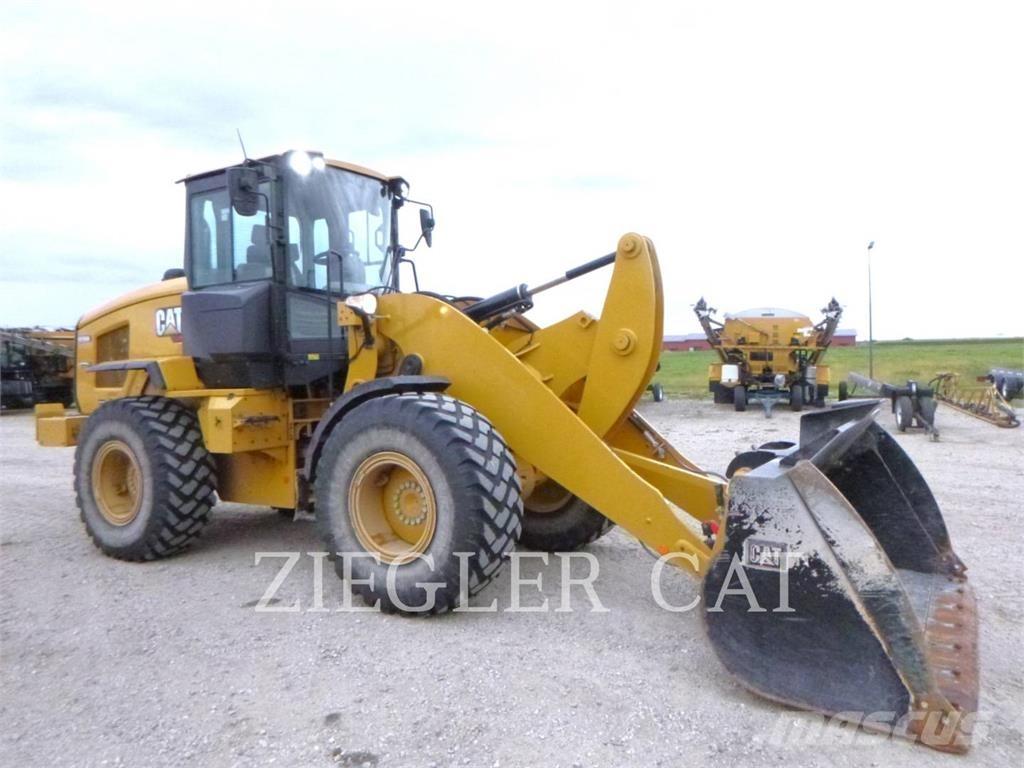 CAT 926M Kolesni nakladalci