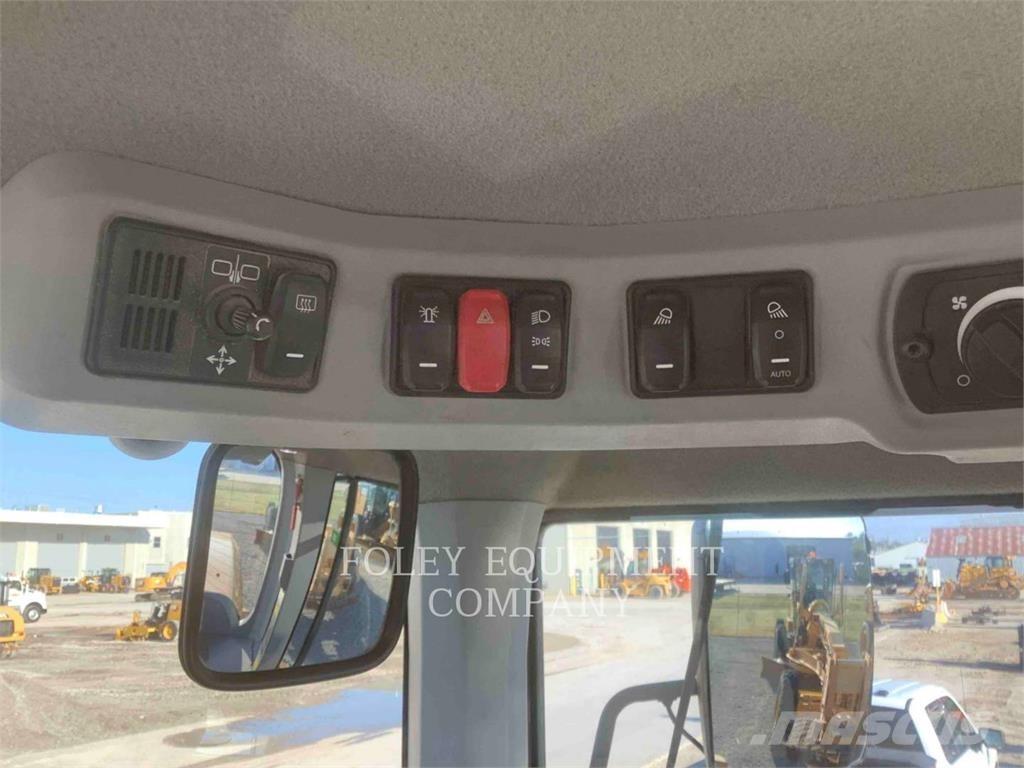 CAT 926M Kolesni nakladalci
