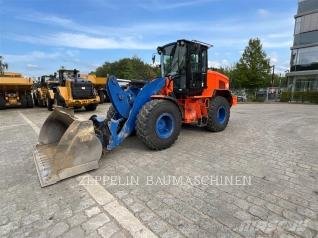 CAT 926M Kolesni nakladalci