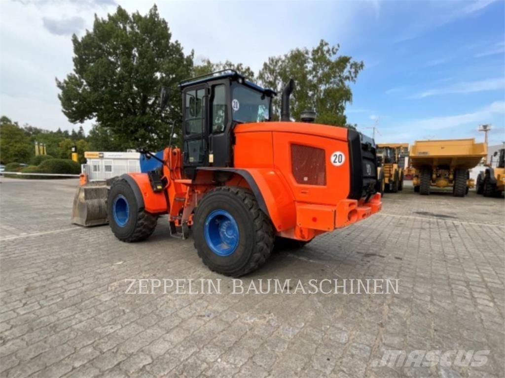 CAT 926M Kolesni nakladalci