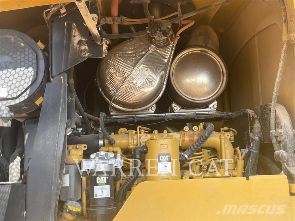 CAT 926M HL Kolesni nakladalci