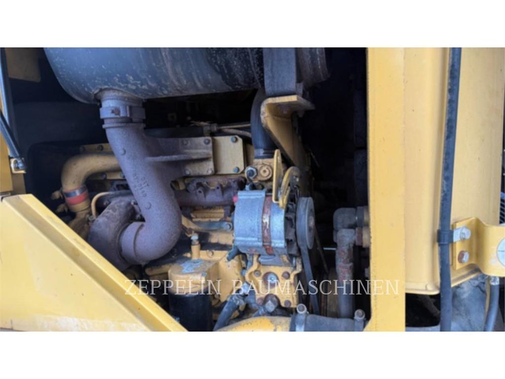 CAT 928G Kolesni nakladalci