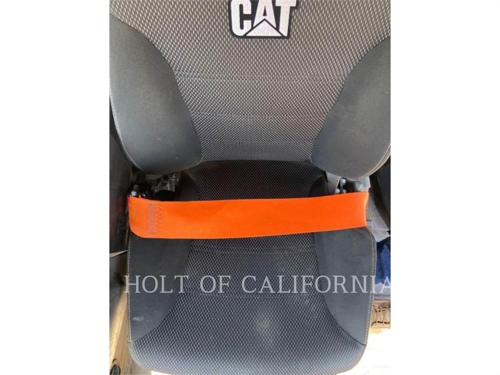 CAT 930 Kolesni nakladalci