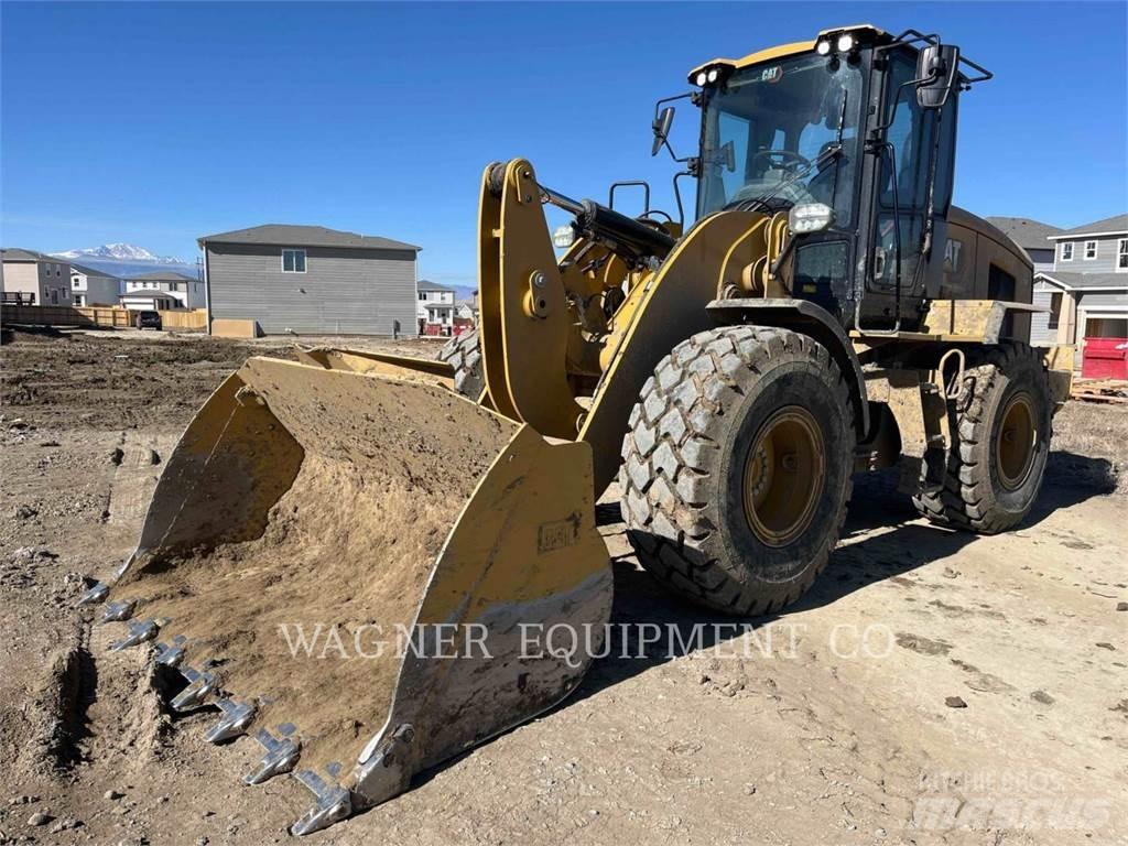 CAT 930 Kolesni nakladalci