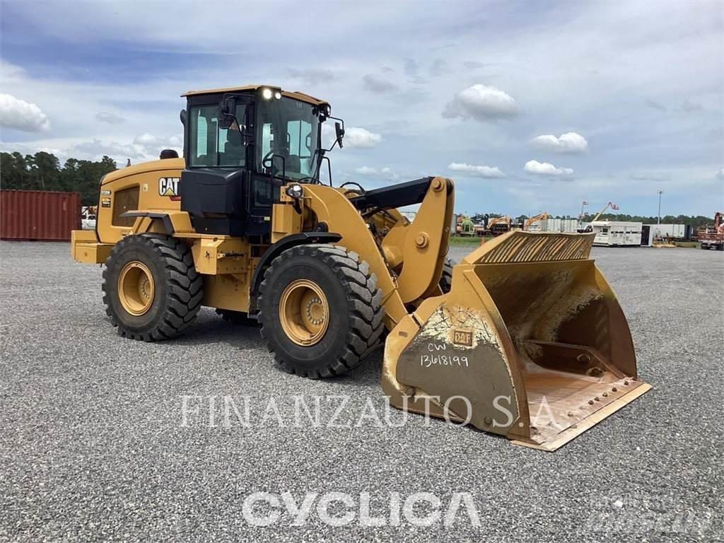 CAT 930 Kolesni nakladalci