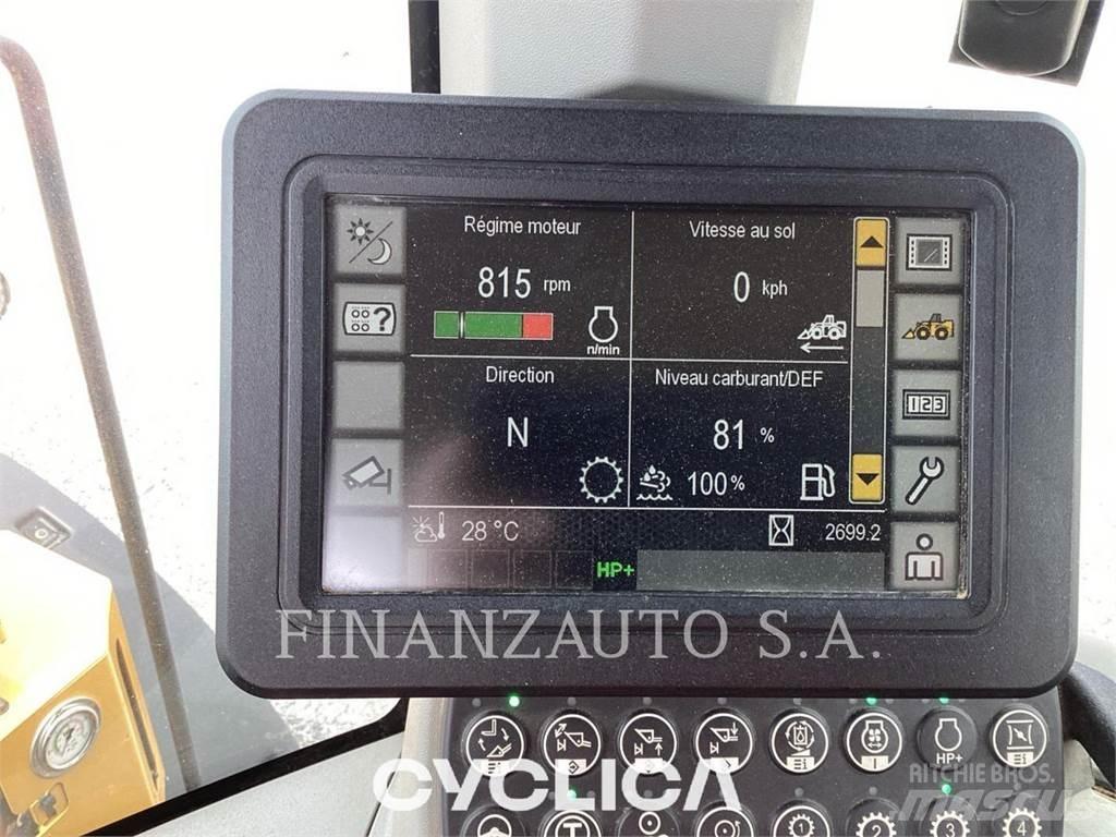 CAT 930 Kolesni nakladalci