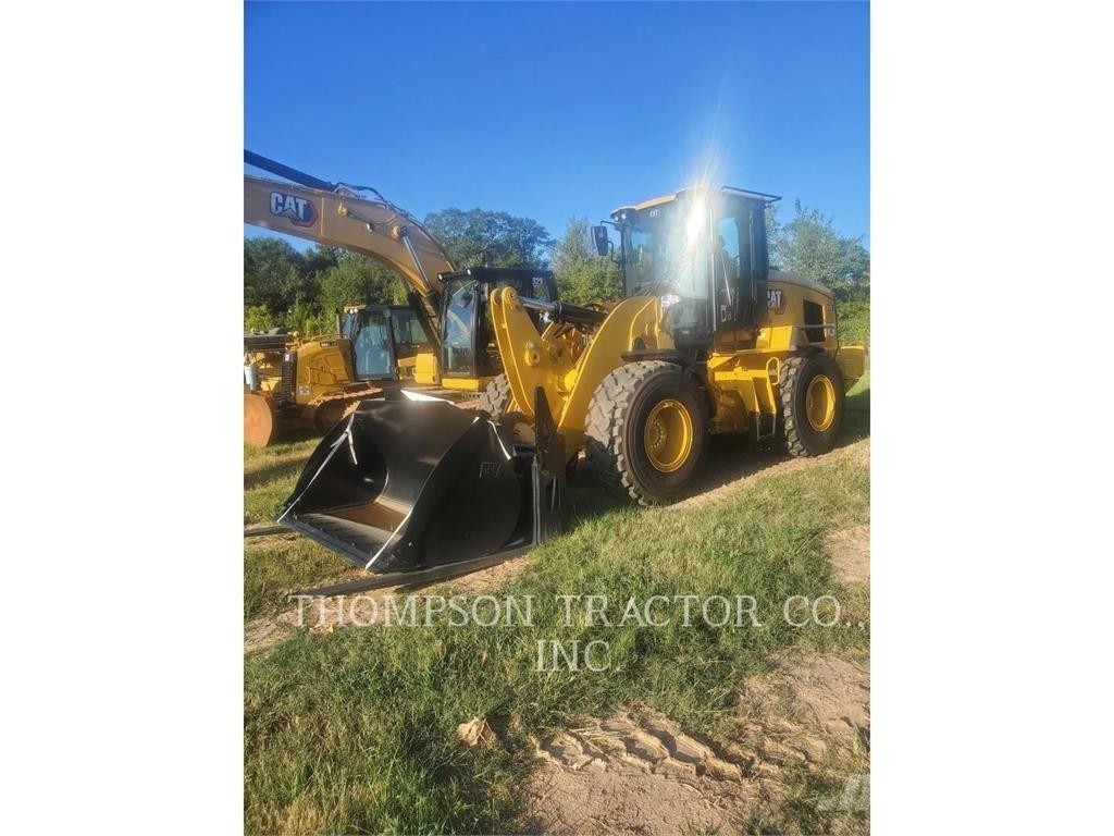 CAT 930 Kolesni nakladalci