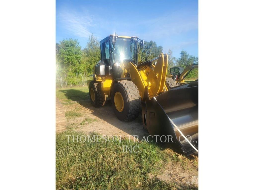 CAT 930 Kolesni nakladalci