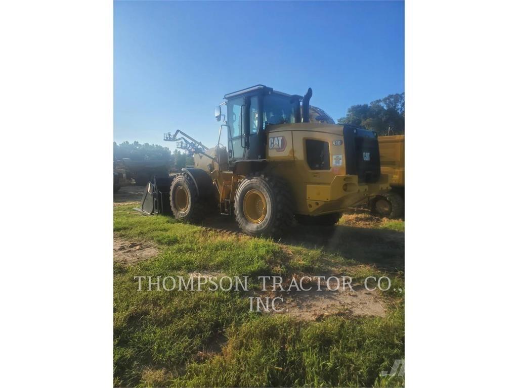 CAT 930 Kolesni nakladalci