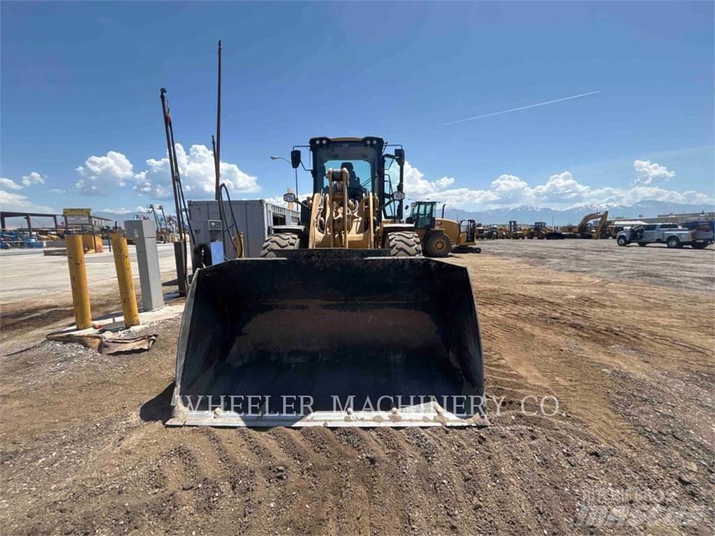 CAT 930 QC Kolesni nakladalci