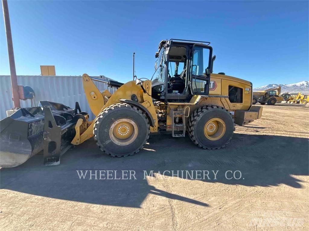 CAT 930 QC Kolesni nakladalci