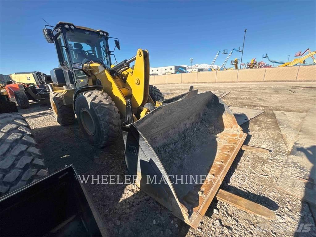 CAT 930 QC Kolesni nakladalci