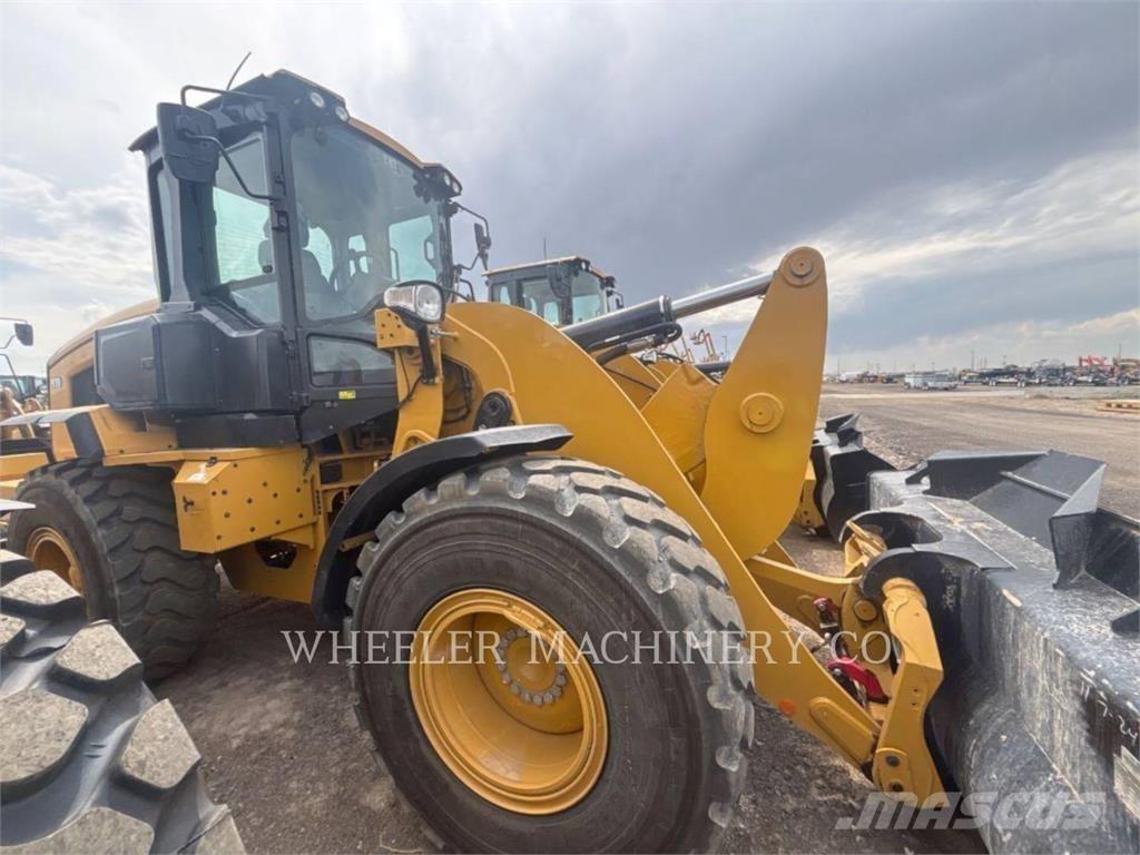 CAT 930 QC Kolesni nakladalci