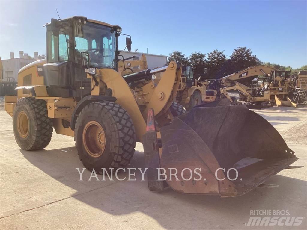 CAT 930M Kolesni nakladalci