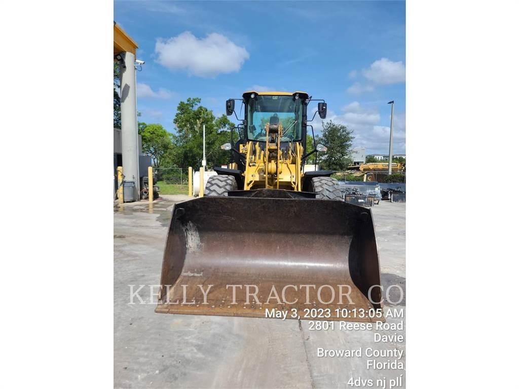 CAT 930M Kolesni nakladalci