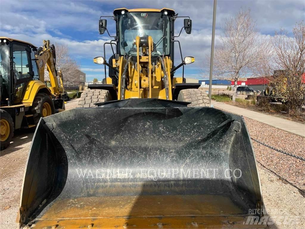 CAT 930M Kolesni nakladalci