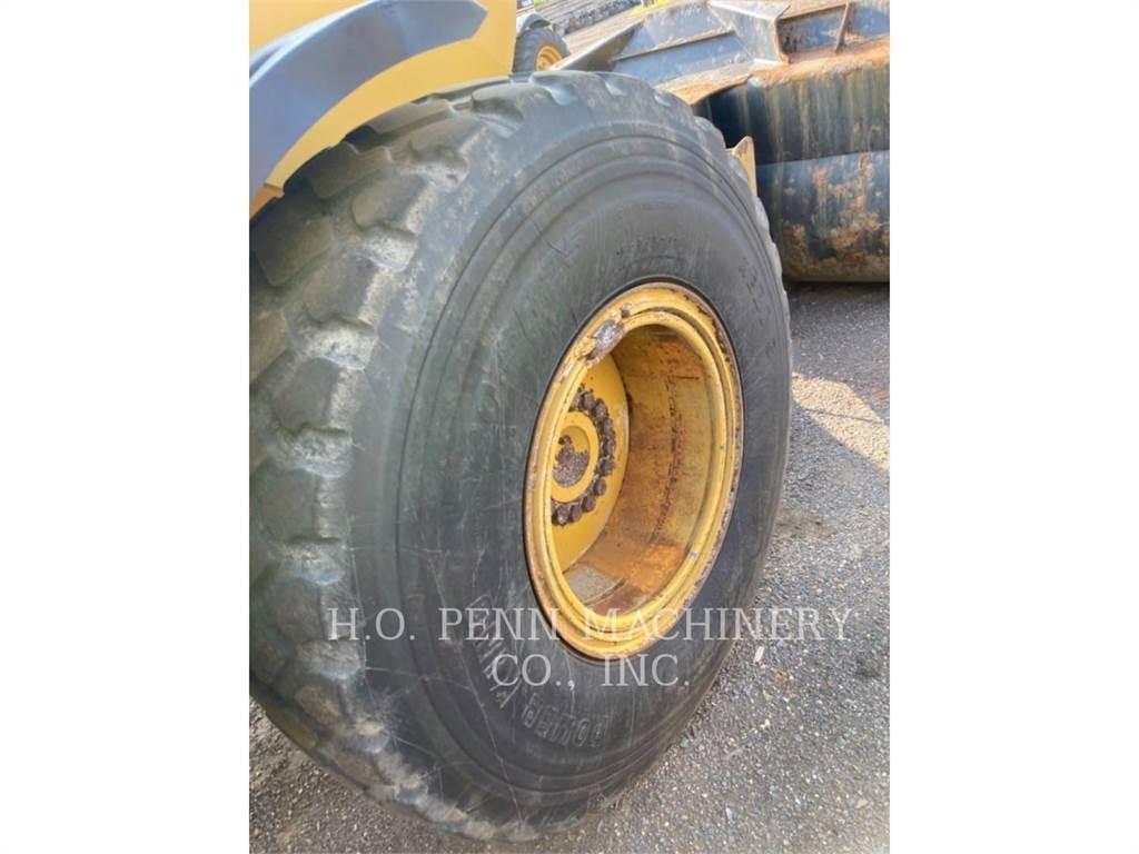CAT 930M Kolesni nakladalci