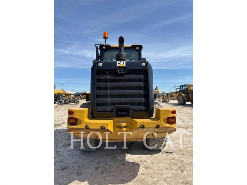 CAT 930M Kolesni nakladalci