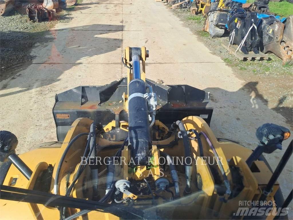 CAT 930M Kolesni nakladalci