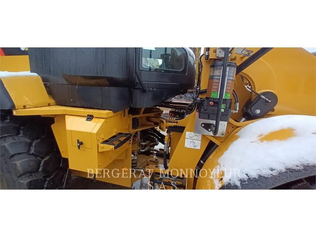 CAT 930M Kolesni nakladalci