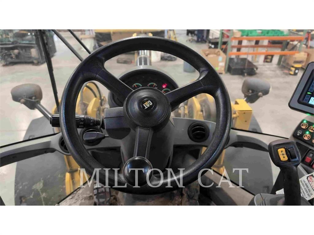 CAT 930M Kolesni nakladalci