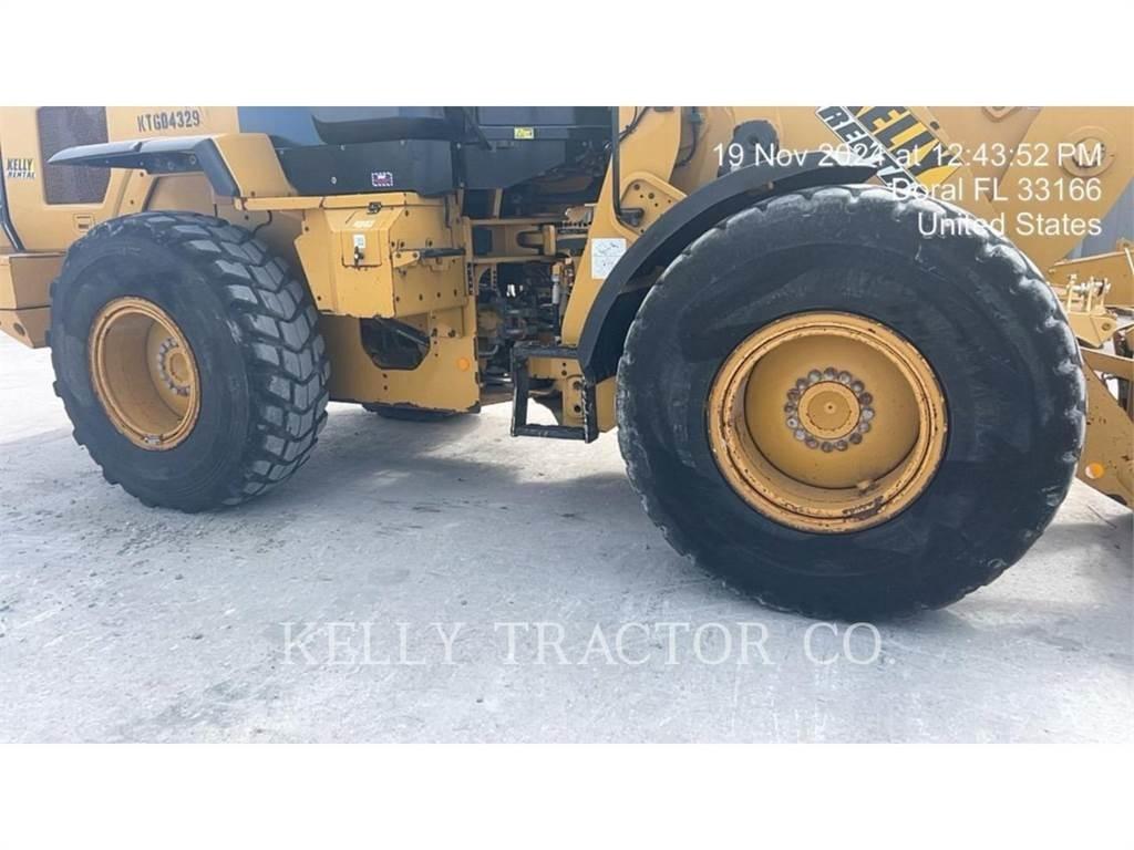 CAT 930M Kolesni nakladalci