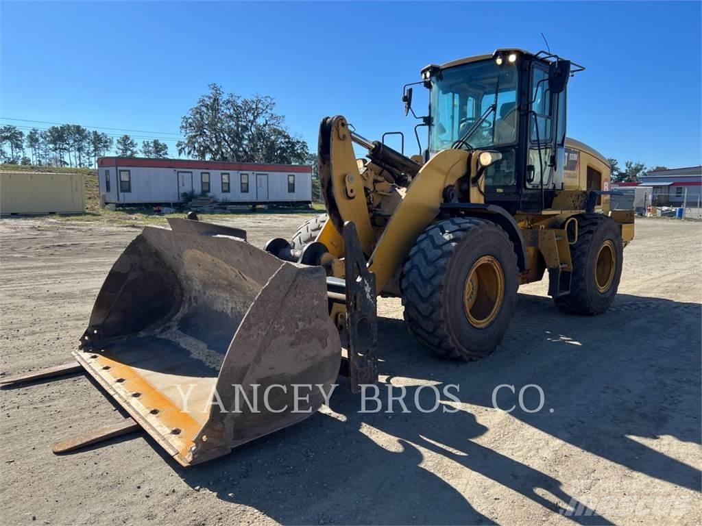 CAT 930M Kolesni nakladalci