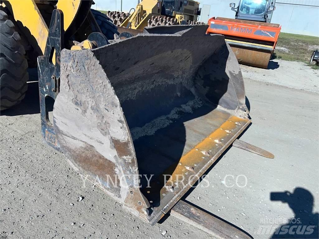 CAT 930M Kolesni nakladalci