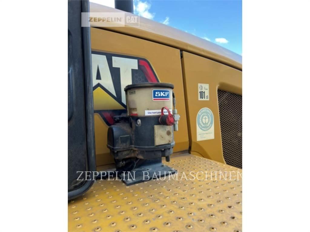 CAT 930M Kolesni nakladalci