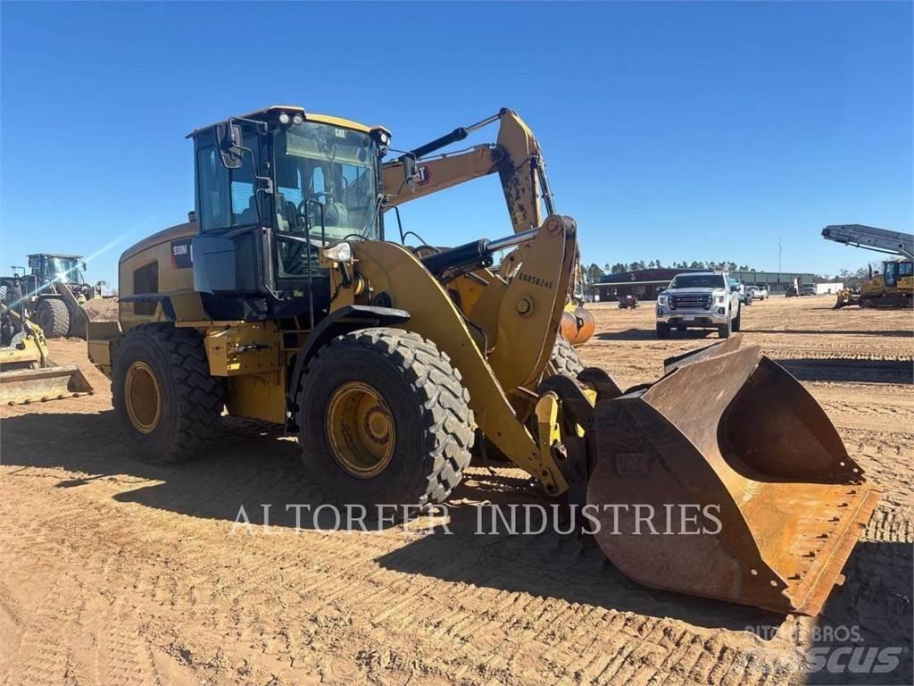 CAT 930M Kolesni nakladalci