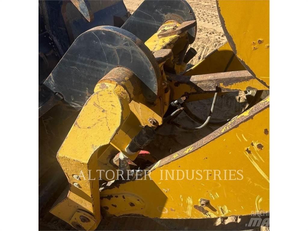 CAT 930M Kolesni nakladalci