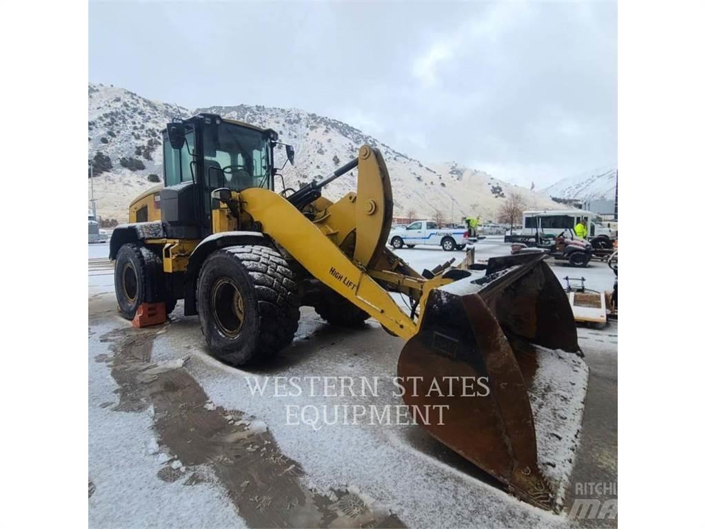 CAT 930M Kolesni nakladalci