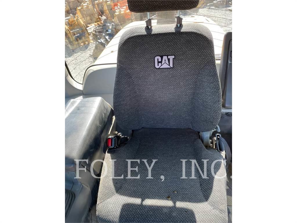 CAT 930M Kolesni nakladalci