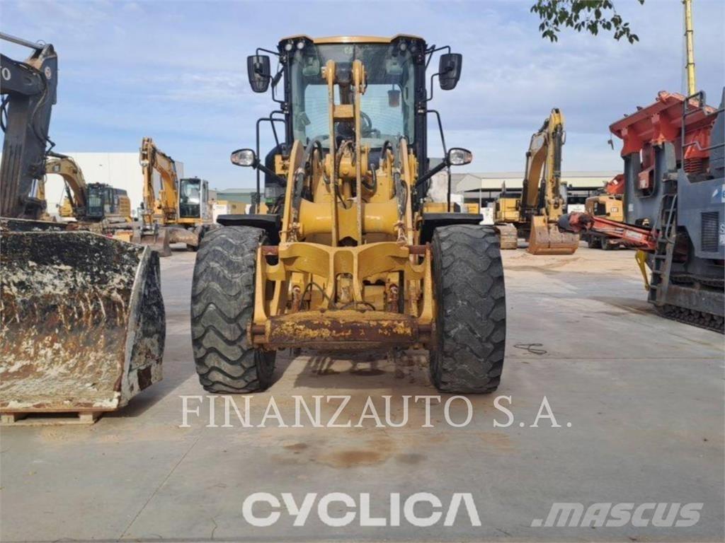 CAT 930M Kolesni nakladalci