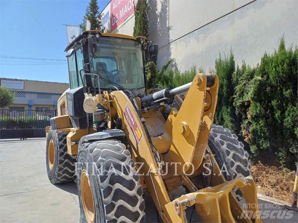 CAT 930M Kolesni nakladalci
