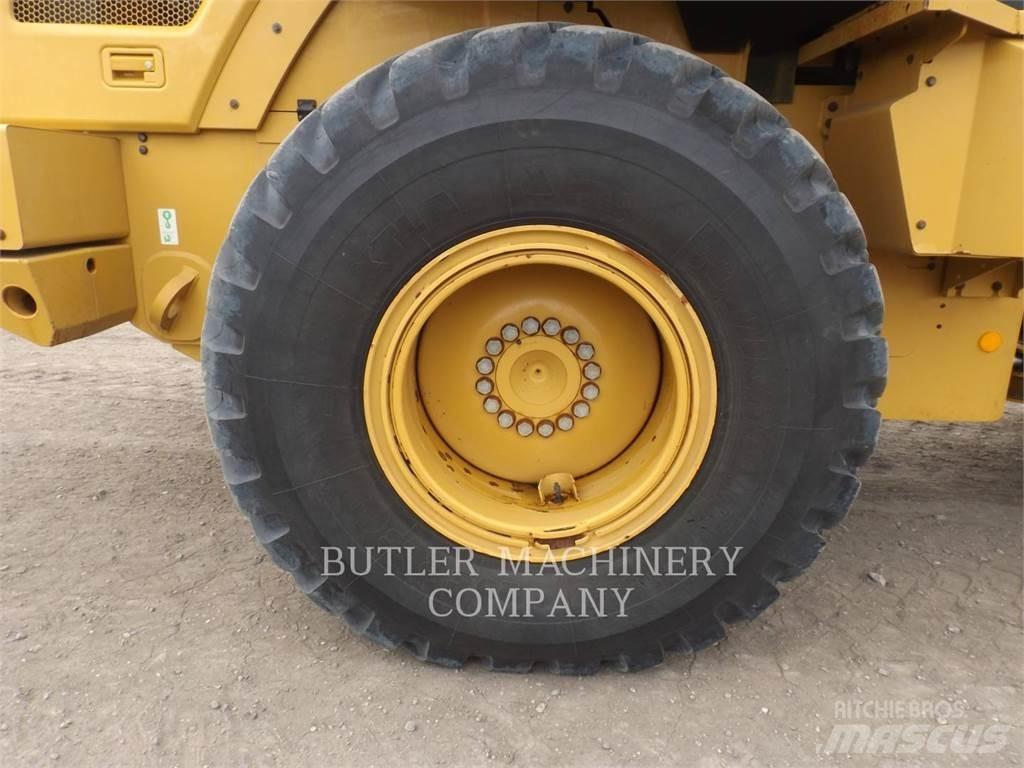 CAT 930M Kolesni nakladalci