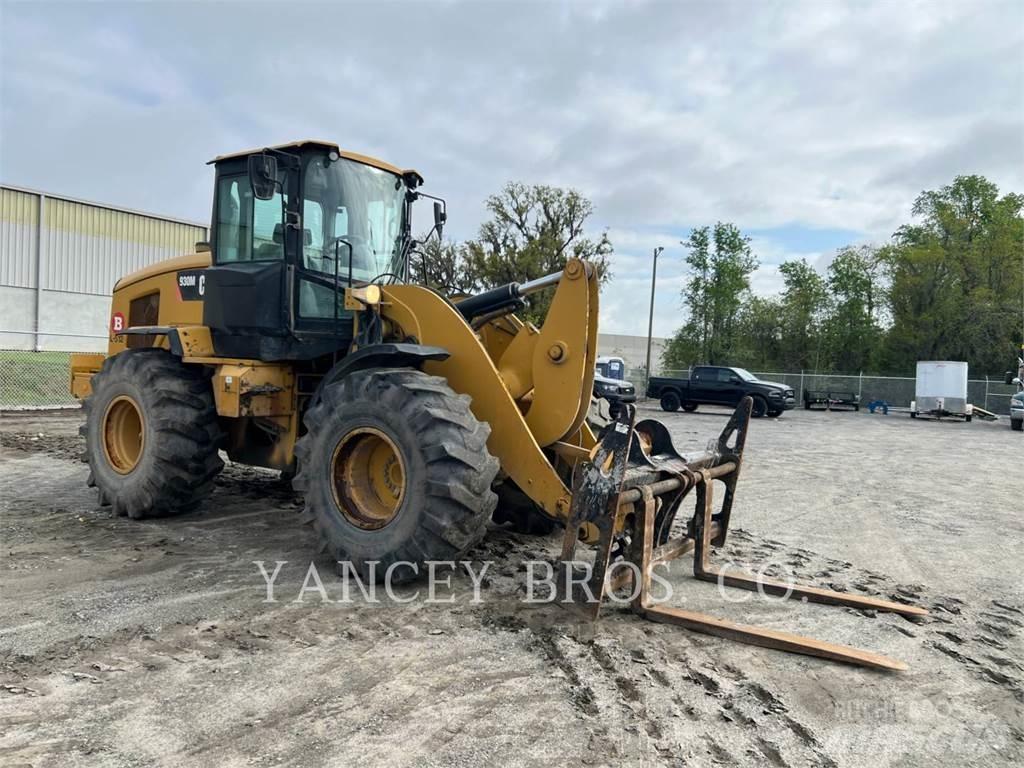 CAT 930M Kolesni nakladalci