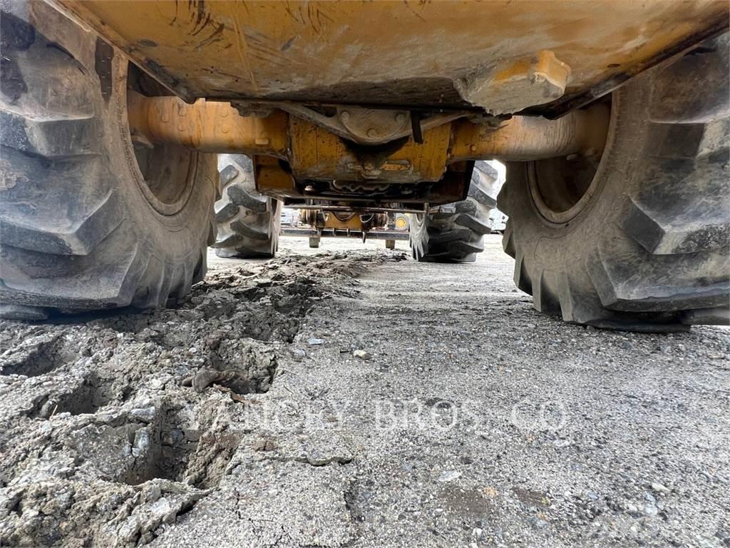 CAT 930M Kolesni nakladalci