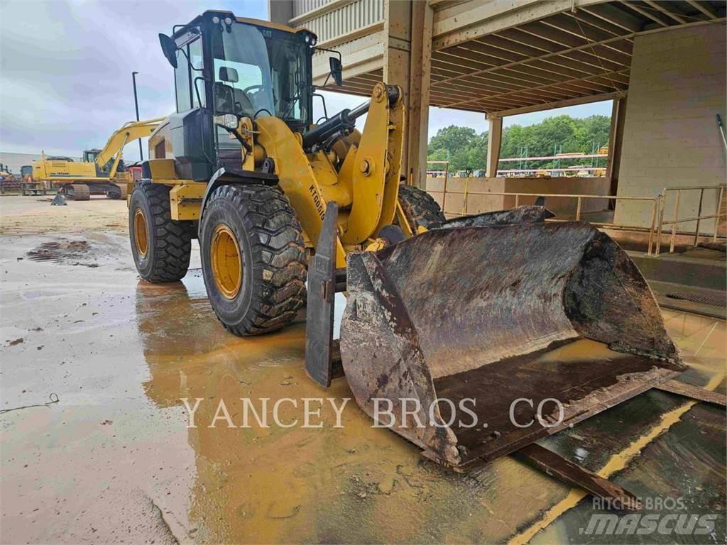 CAT 930M Kolesni nakladalci