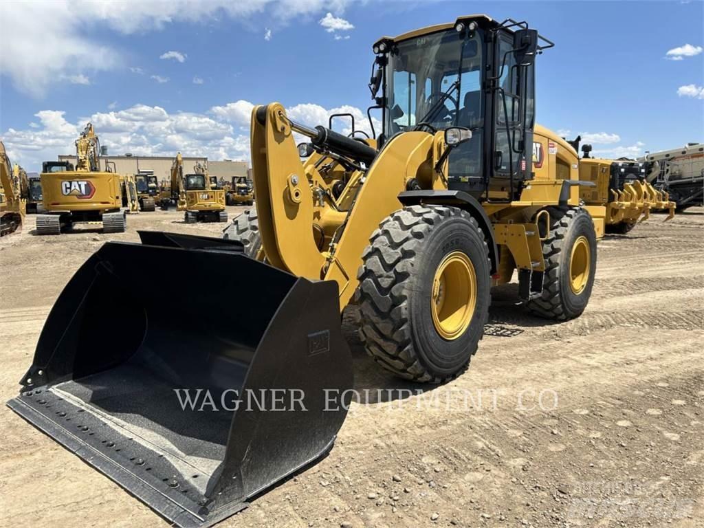 CAT 930M Kolesni nakladalci