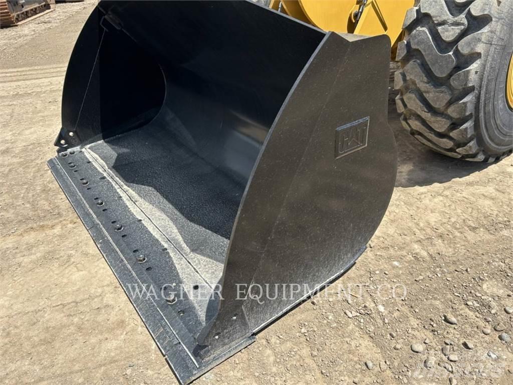 CAT 930M Kolesni nakladalci
