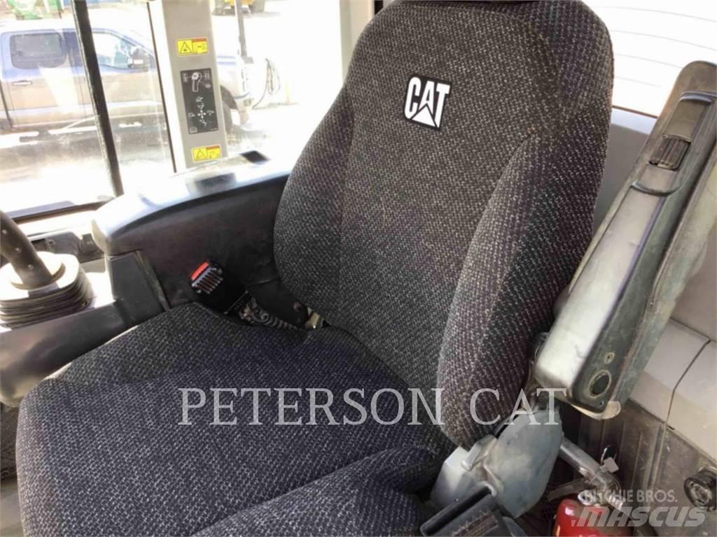 CAT 930M Kolesni nakladalci