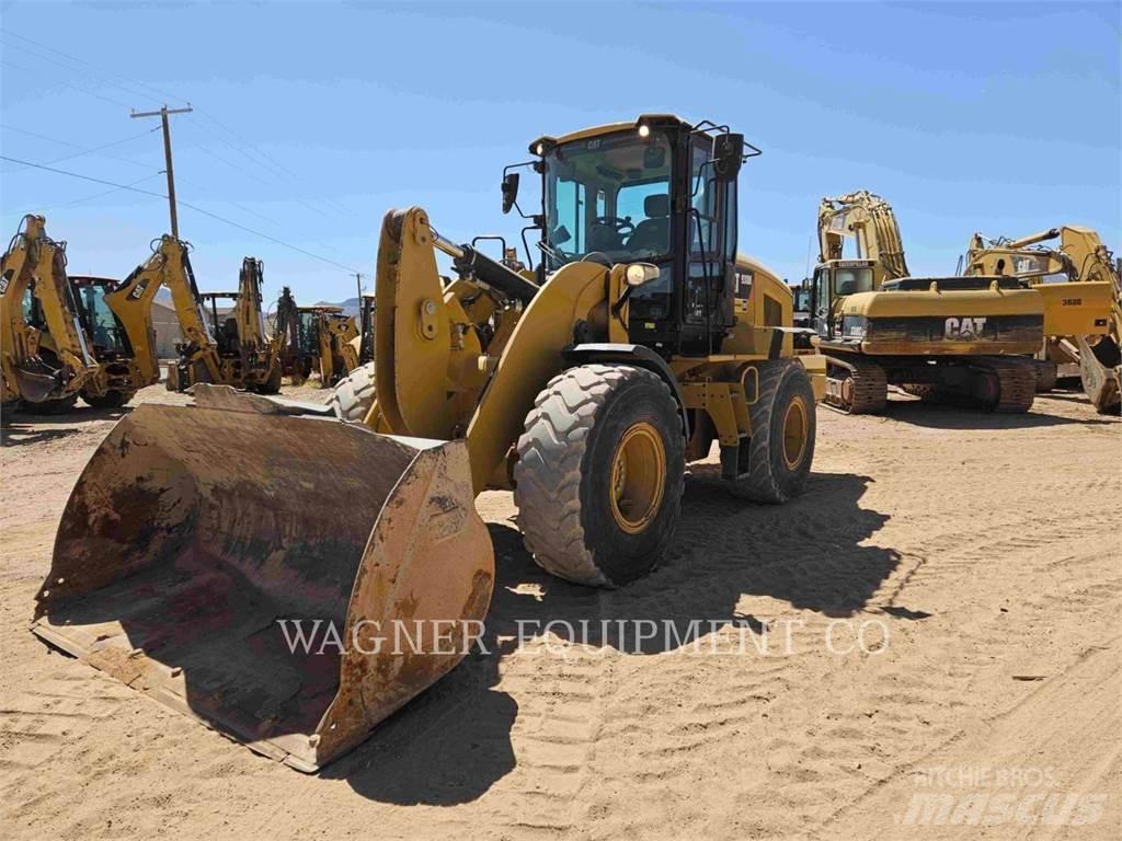 CAT 930M Kolesni nakladalci