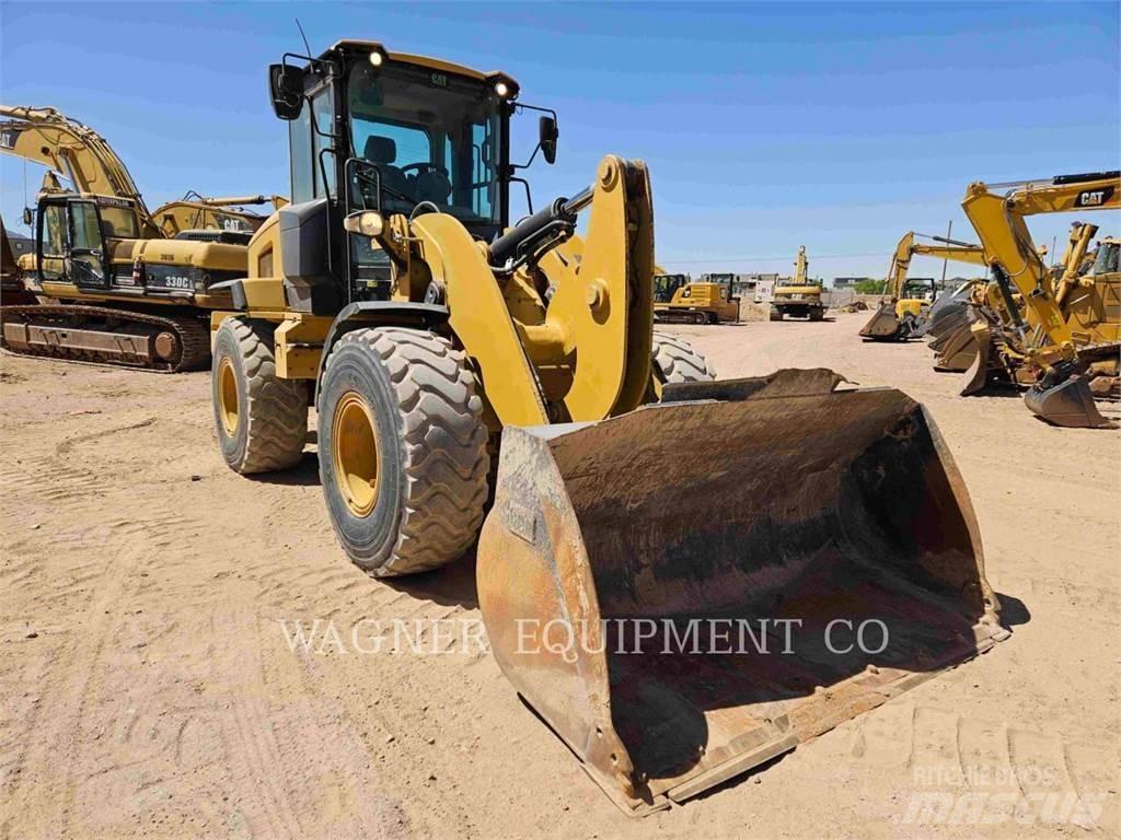 CAT 930M Kolesni nakladalci