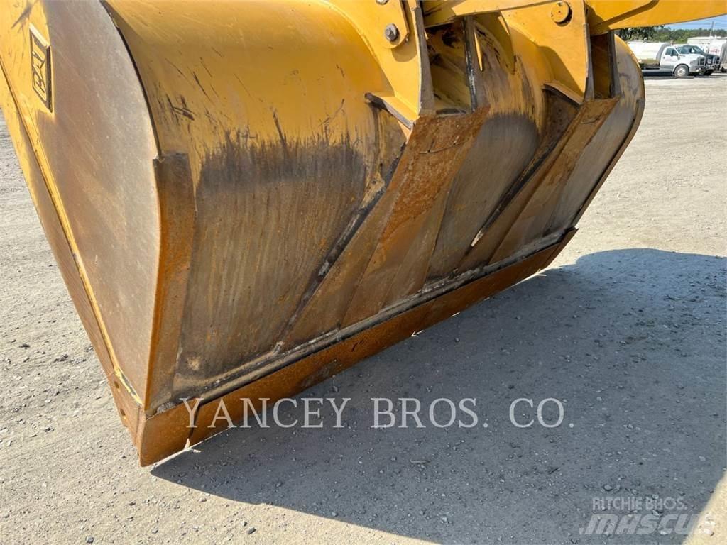 CAT 930M Kolesni nakladalci