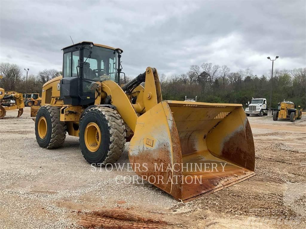 CAT 930M Kolesni nakladalci