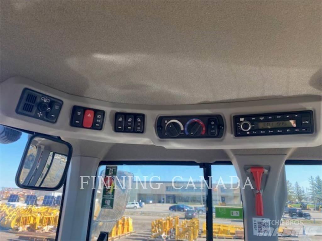 CAT 930M Kolesni nakladalci