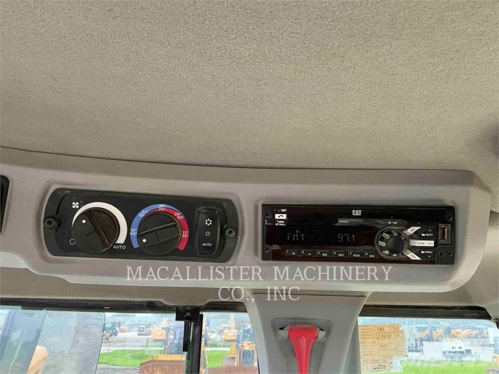 CAT 930M Kolesni nakladalci
