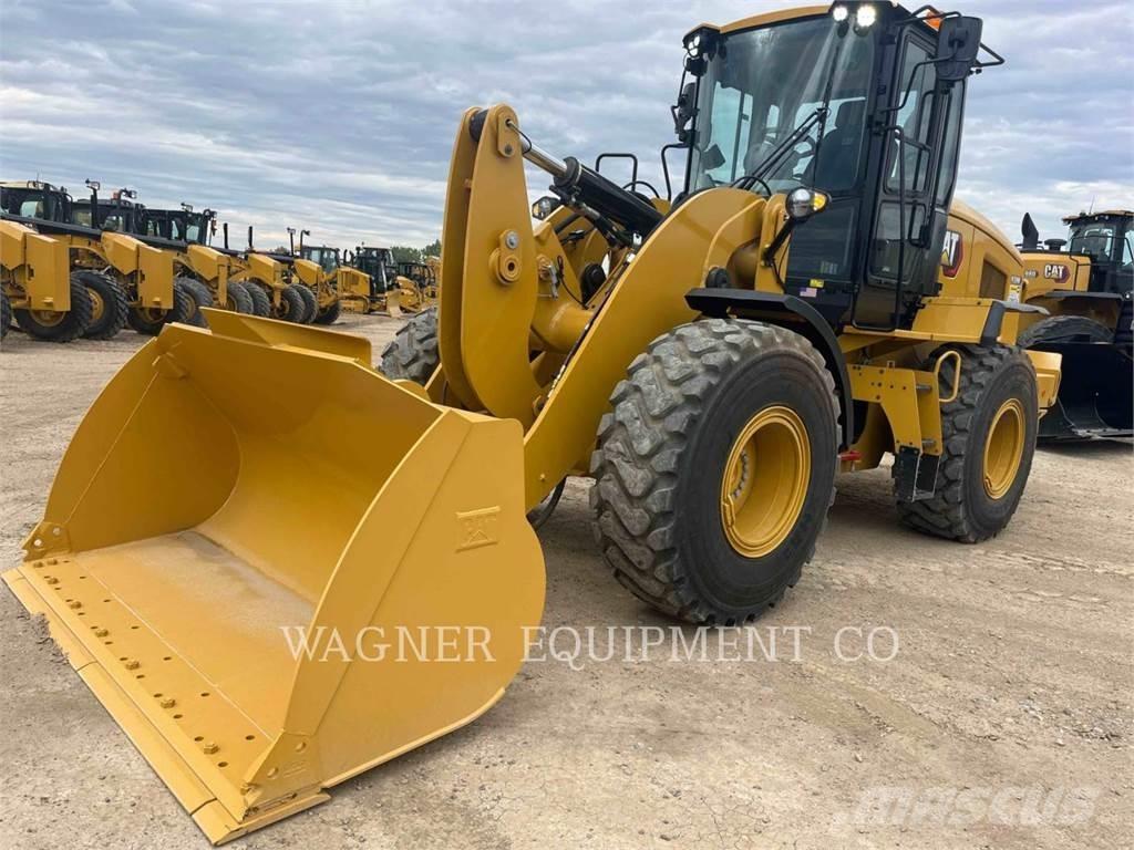 CAT 930M Kolesni nakladalci