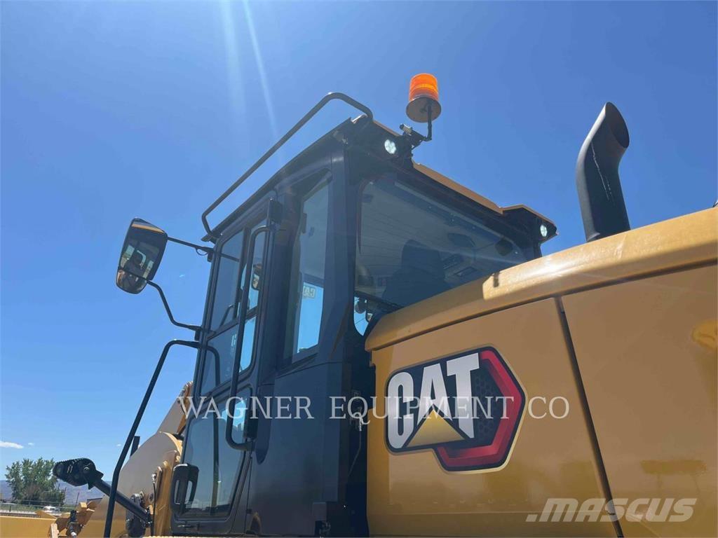 CAT 930M Kolesni nakladalci